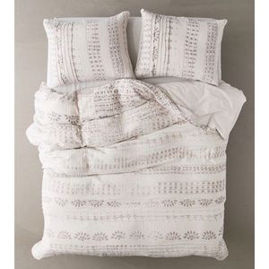 Peace Roping Duvet cover and Shams